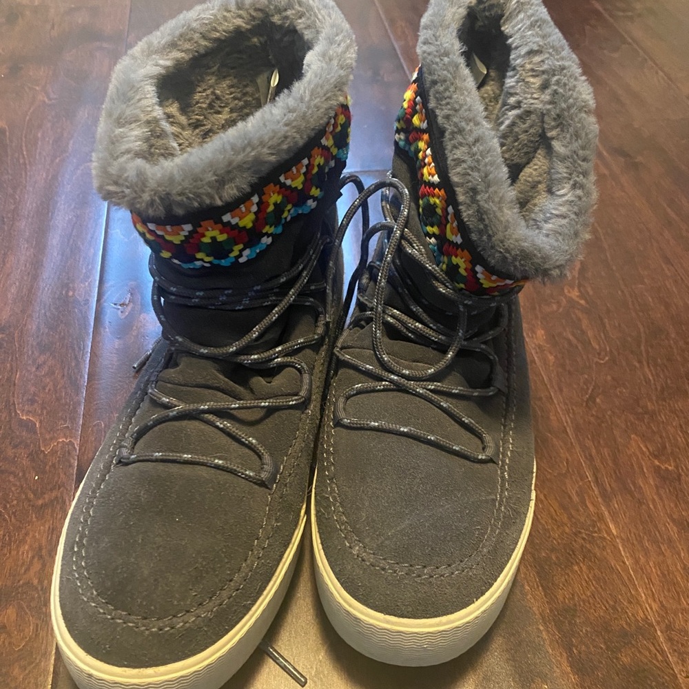 Tom’s Alpine Suede boots